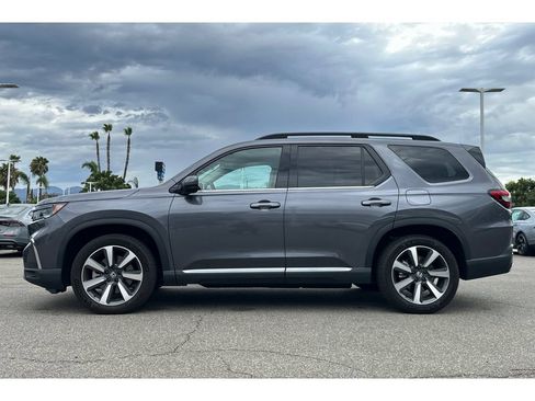 Used 2024 Honda Pilot Touring image 2