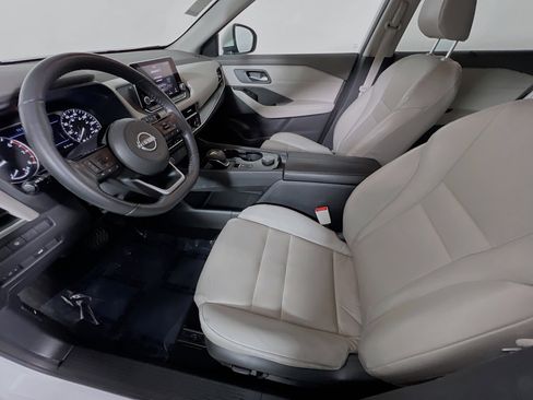 Used 2022 Nissan Rogue SV w/ SV Premium Package image 15