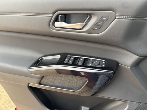 New 2026 Nissan Pathfinder Platinum FWD image 16