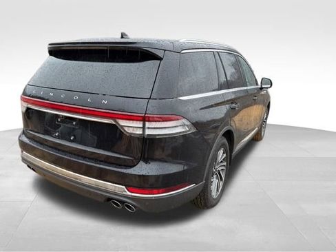 Used 2023 Lincoln Aviator AWD image 3