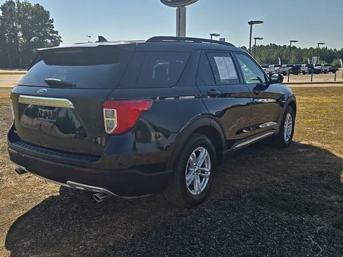 Used 2024 Ford Explorer XLT w/ Equipment Group 202A image 5