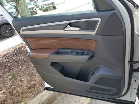 Used 2023 Volkswagen Atlas SEL R-Line AWD/4WD image 29