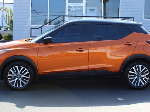 Used 2022 Nissan Kicks SV FWD image 3