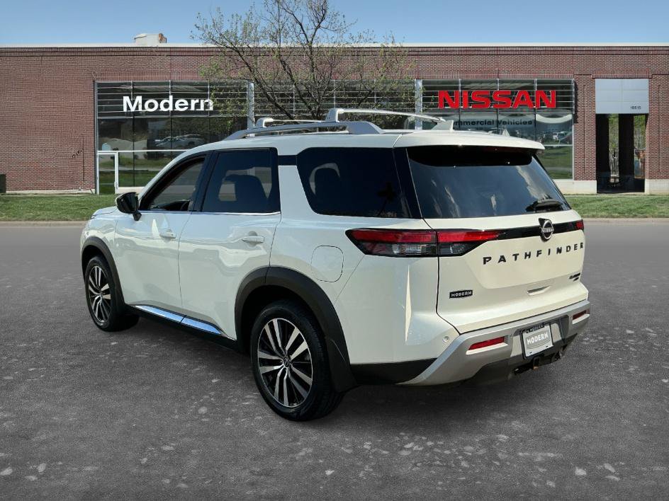 Certified 2024 Nissan Pathfinder Platinum w/ Black Appearance Package AWD/4WD image 2