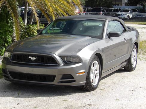 Used 2013 Ford Mustang V6 2dr Convertible image 2