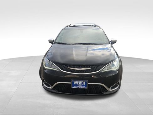 Used 2020 Chrysler Pacifica Limited FWD image 9