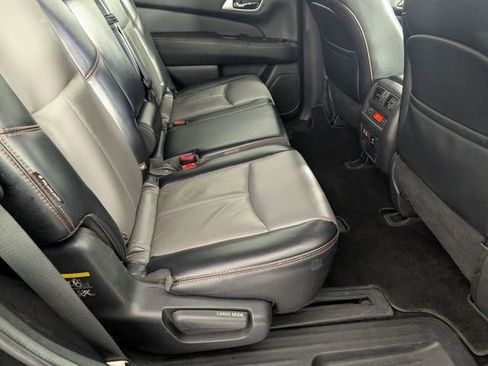 Used 2019 Nissan Pathfinder SL image 33