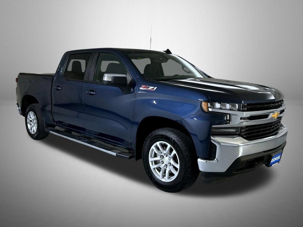 Certified 2021 Chevrolet Silverado 1500 LT w/ Z71 Off-Road Package AWD/4WD image 4