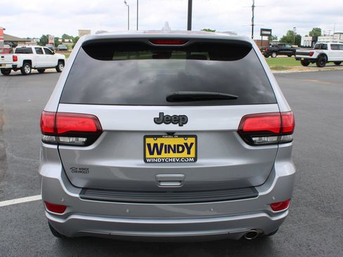 Used 2020 Jeep Grand Cherokee Altitude AWD/4WD image 7