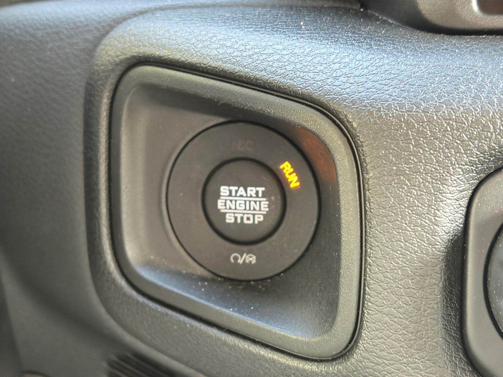 Used 2024 Jeep Wrangler Unlimited w/ Convenience Group AWD/4WD image 19