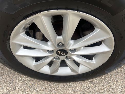 Certified 2019 Kia Sorento LX w/ LX Convenience Package image 42