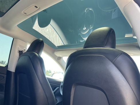 Used 2019 Tesla Model 3 Mid Range image 9