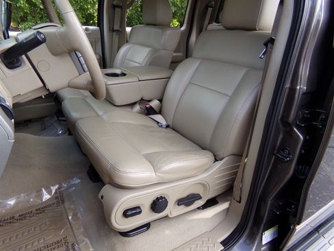 Used 2005 Ford F150 Lariat image 13