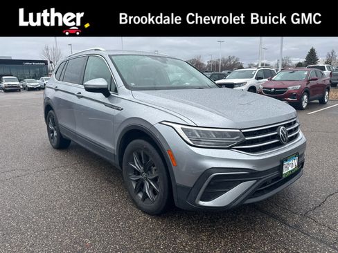 Used 2022 Volkswagen Tiguan SE image 1