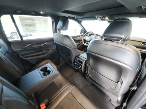 New 2025 Jeep Grand Cherokee Altitude image 19