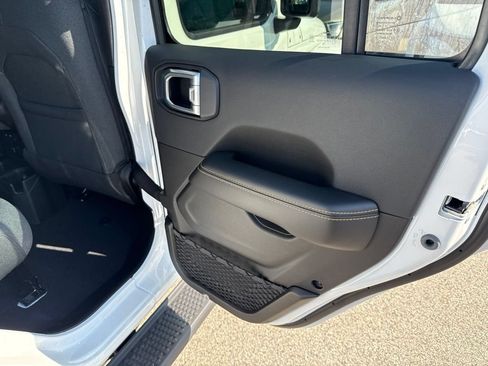 New 2026 Jeep Wrangler Unlimited Sahara AWD/4WD image 23