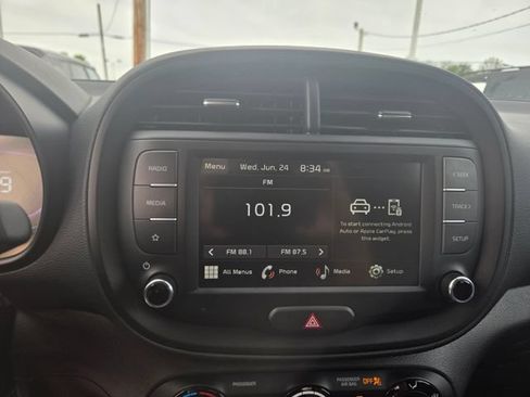 Used 2025 Kia Soul LX w/ LX Technology Package FWD image 5