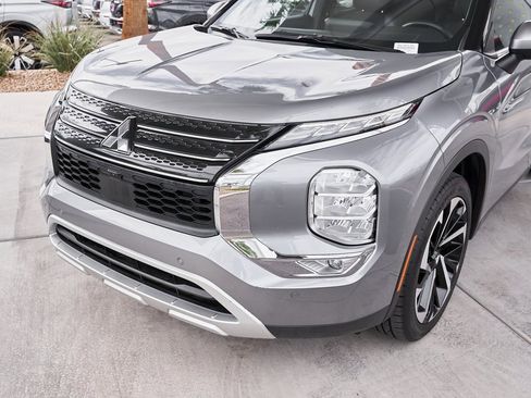 Used 2024 Mitsubishi Outlander SE image 5