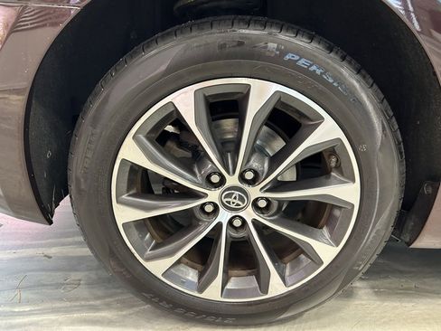 Used 2018 Toyota Avalon XLE image 23