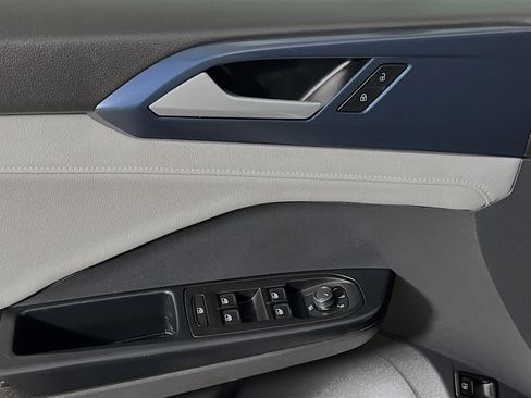 Used 2024 Volkswagen Taos SE image 17