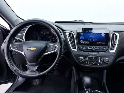 Used 2022 Chevrolet Malibu LS FWD image 3