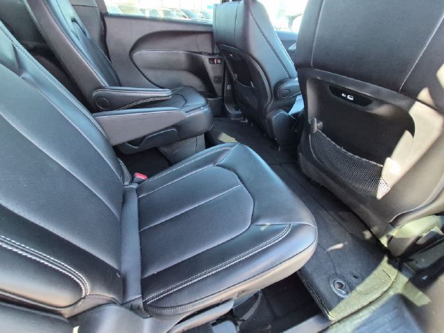 Used 2026 Chrysler Pacifica Select FWD image 16