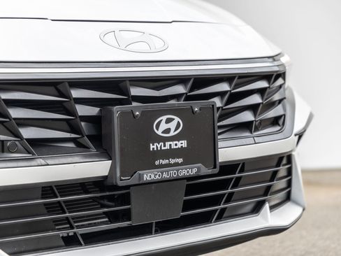 Used 2025 Hyundai Elantra SEL FWD image 8