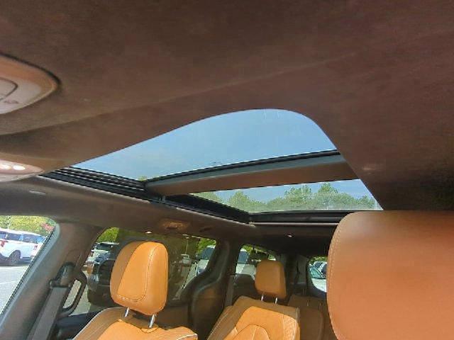 Used 2022 Chrysler Pacifica Pinnacle AWD/4WD image 34