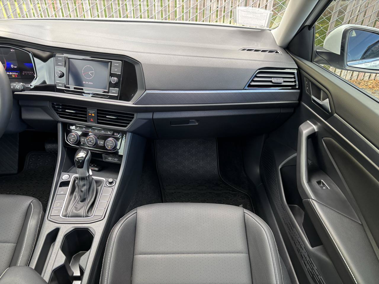 Used 2024 Volkswagen Jetta SE w/ Panoramic Sunroof Package FWD image 20