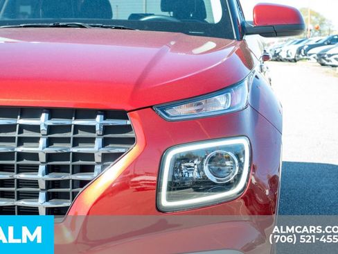 Used 2024 Hyundai Venue Limited image 14
