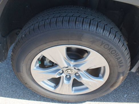 Used 2022 Toyota RAV4 XLE FWD image 25