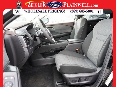 Used 2023 Nissan Rogue SV image 16