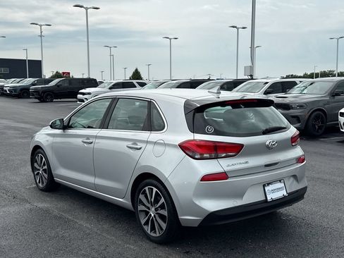 Used 2018 Hyundai Elantra GT FWD image 5