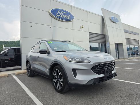 Used 2021 Ford Escape SE w/ SE Sport Appearance Package AWD/4WD image 1