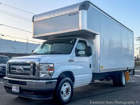 Used 2025 Ford E-350 and Econoline 350 Super Duty w/ Power Equipment Group image 2