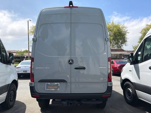 Used 2025 Mercedes-Benz Sprinter 2500 image 10