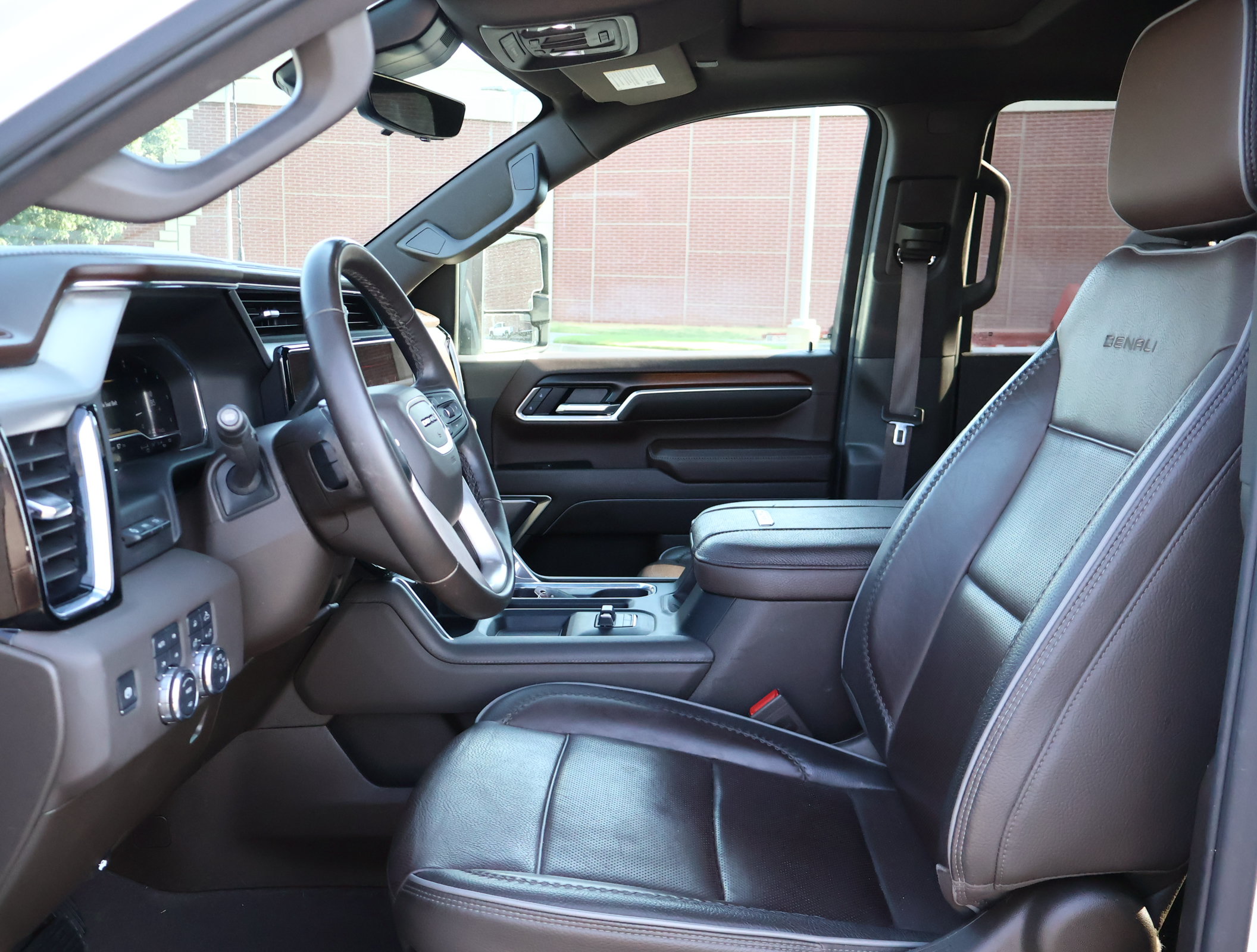 Used 2025 GMC Sierra 2500 Denali w/ Denali Reserve Package AWD/4WD image 13