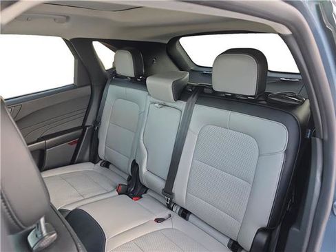 Used 2025 Ford Escape SE image 13