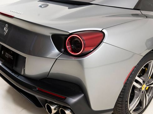 Certified 2019 Ferrari Portofino RWD image 35