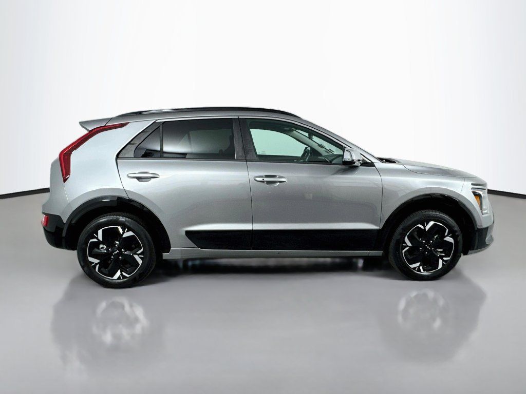 Used 2024 Kia Niro Wind w/ Wind Preserve Package FWD image 6