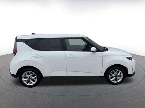 Used 2025 Kia Soul LX w/ LX Technology Package FWD image 16
