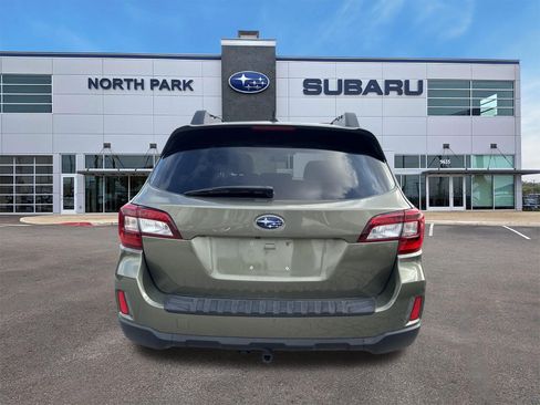 Used 2016 Subaru Outback 2.5i Limited AWD/4WD image 4