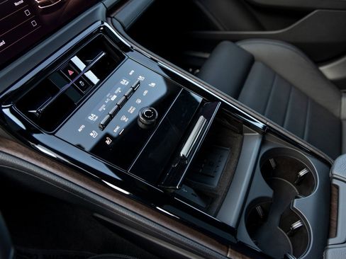 Certified 2024 Porsche Panamera 4 image 34