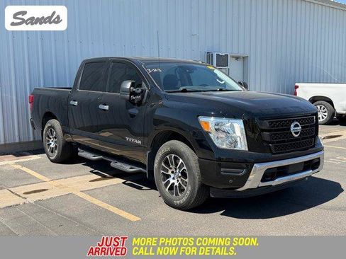 Used 2021 Nissan Titan SV w/ SV Convenience Package image 1