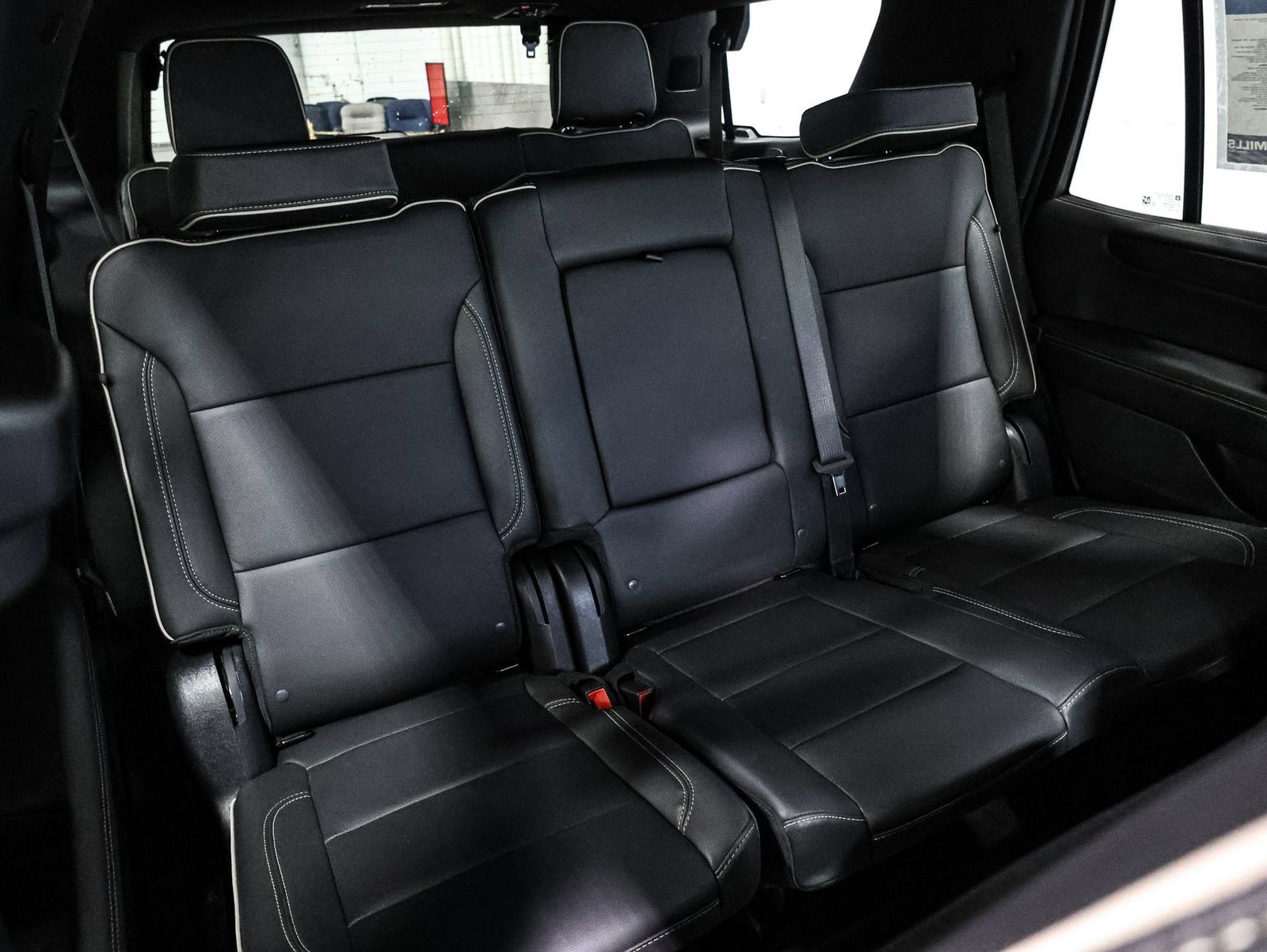 Used 2025 GMC Yukon Elevation AWD/4WD image 24