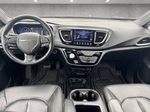 Used 2020 Chrysler Pacifica Touring-L Plus image 20