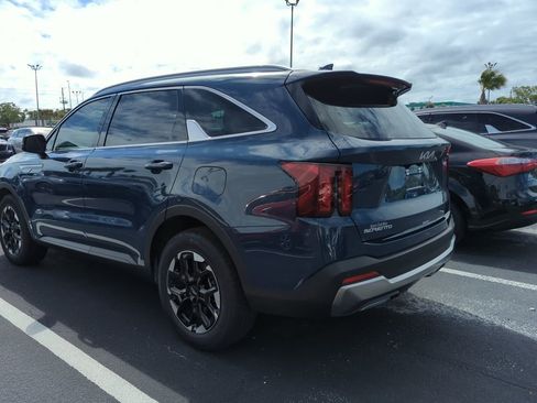 Certified 2025 Kia Sorento S w/ Panoramic Sunroof Package image 7