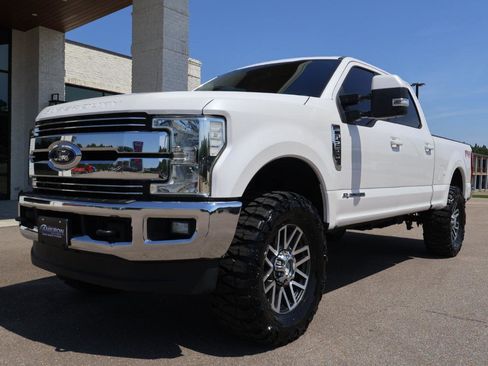 Used 2017 Ford F250 Lariat w/ Lariat Value Package AWD/4WD image 2