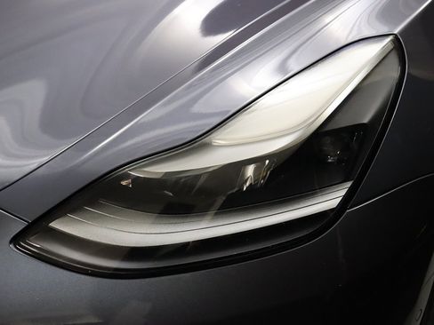 Used 2023 Tesla Model 3 Standard Range RWD image 3