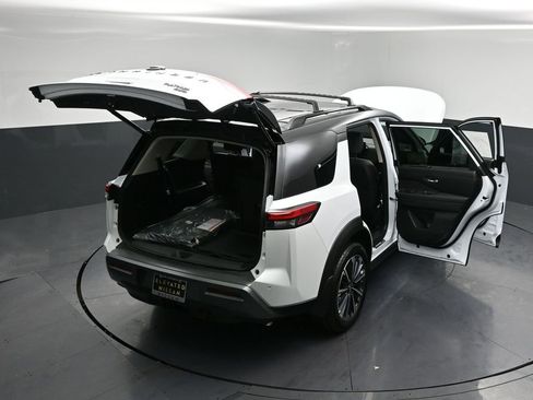 New 2026 Nissan Pathfinder Platinum AWD/4WD image 36